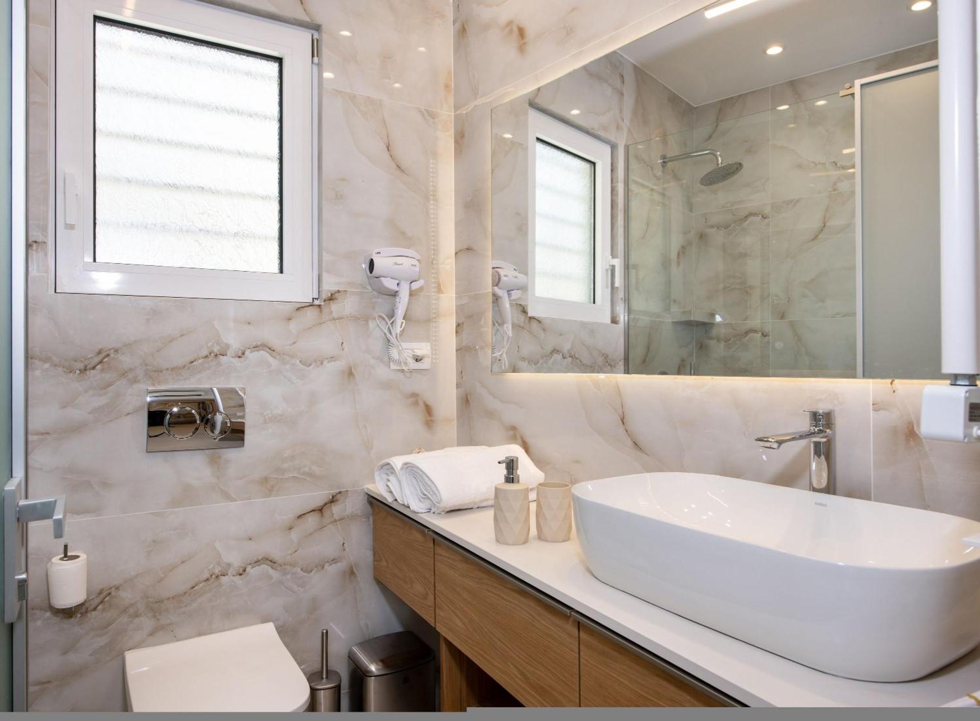 Cherry Central Luxury Suites Chania  Eksteriør billede